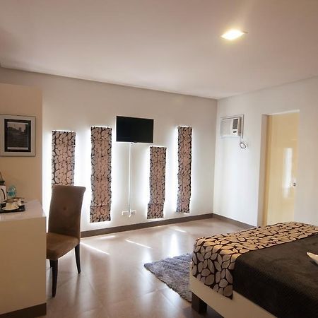 Avenue One Hotel Upper Digos Kültér fotó